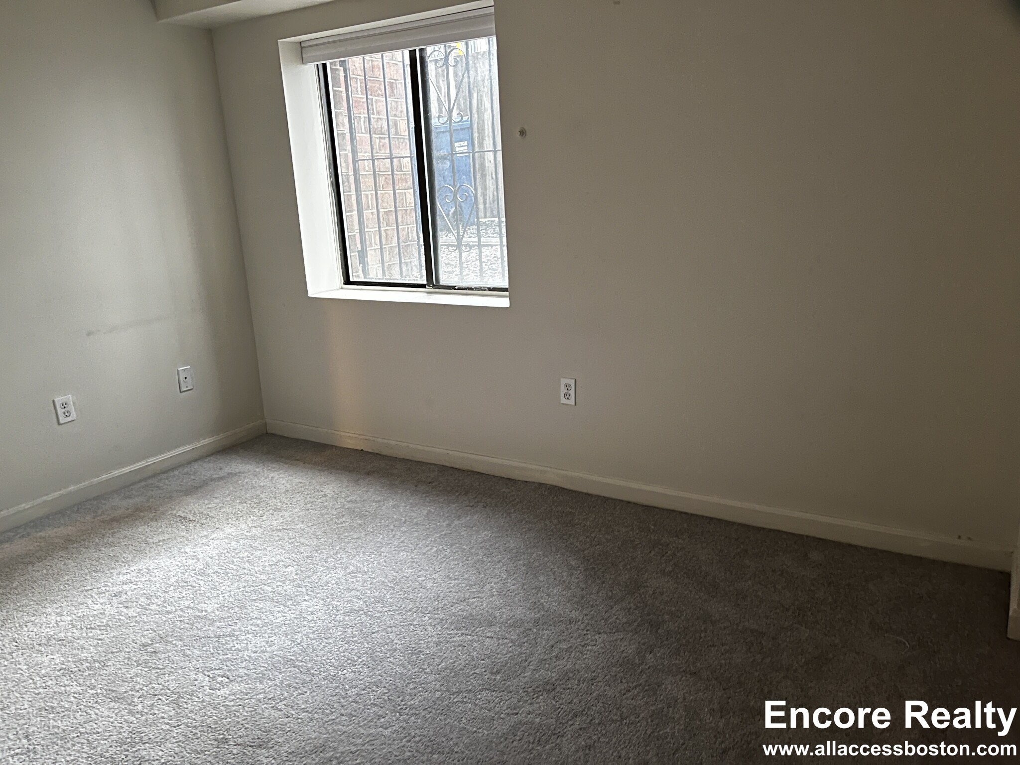 16 Elmer St, Central Square