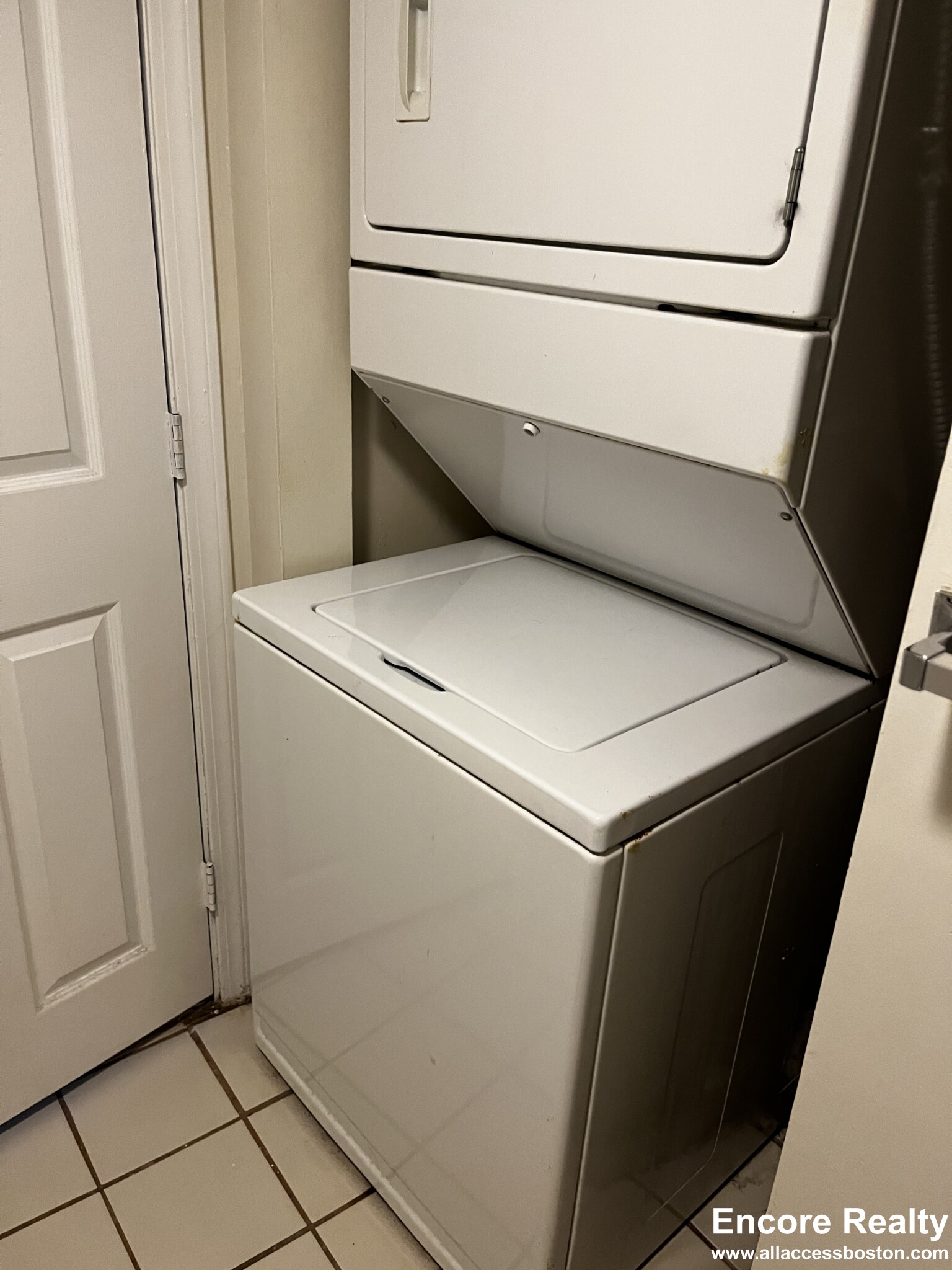 16 Elmer St, Central Square