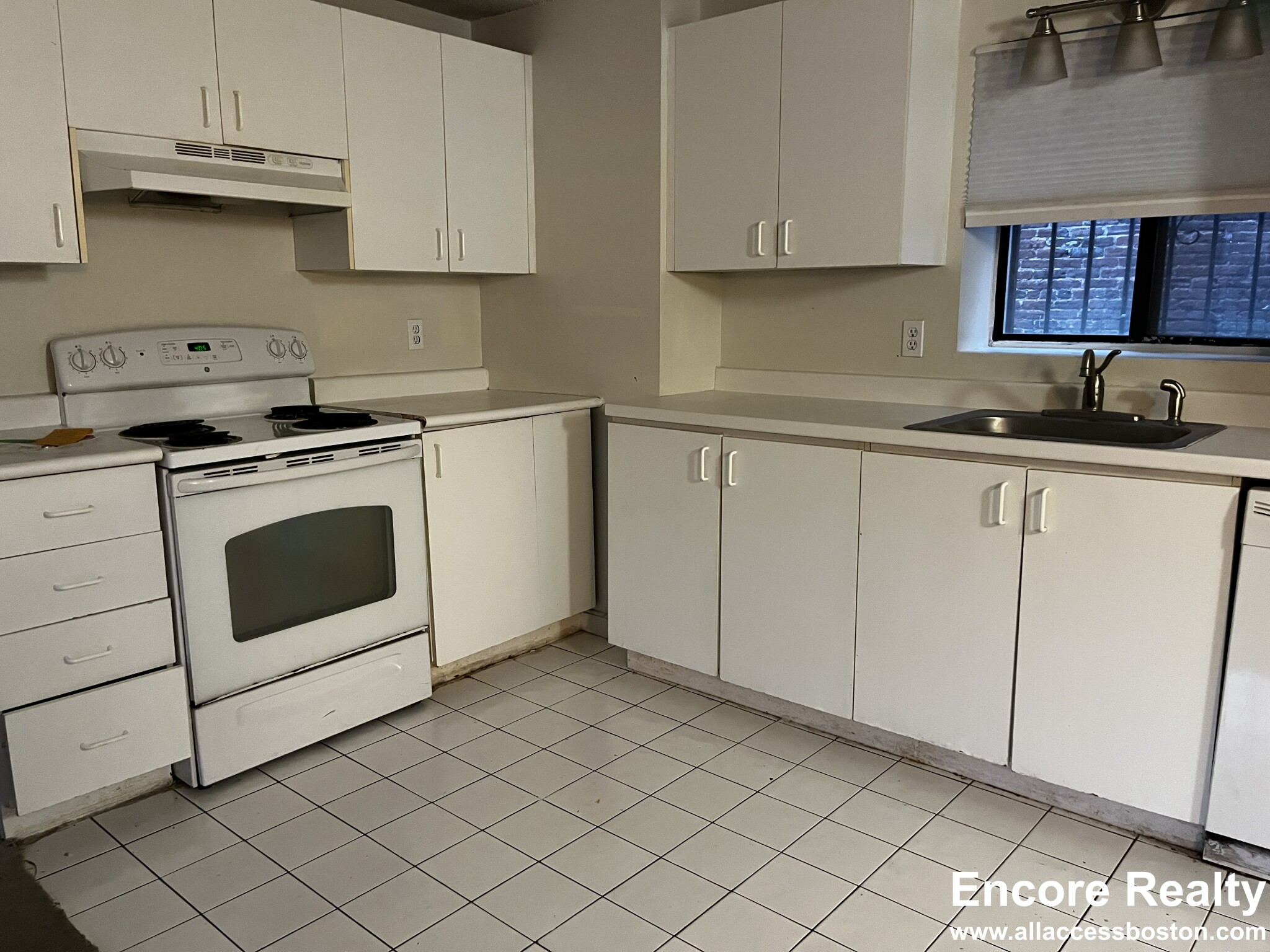 16 Elmer St, Central Square