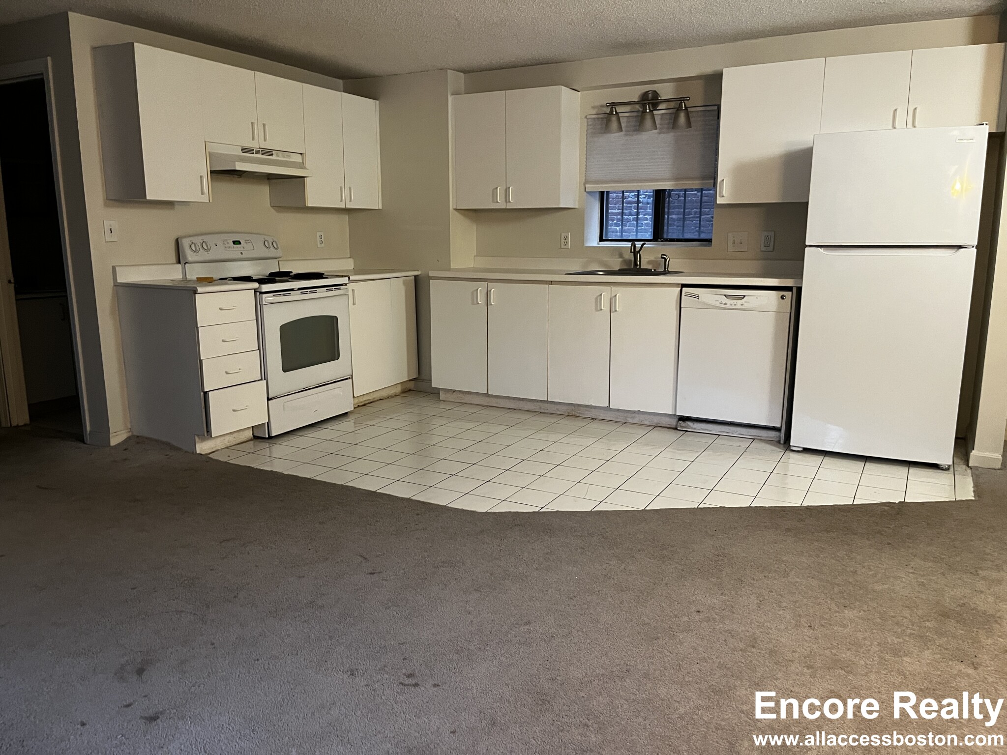 16 Elmer St, Central Square