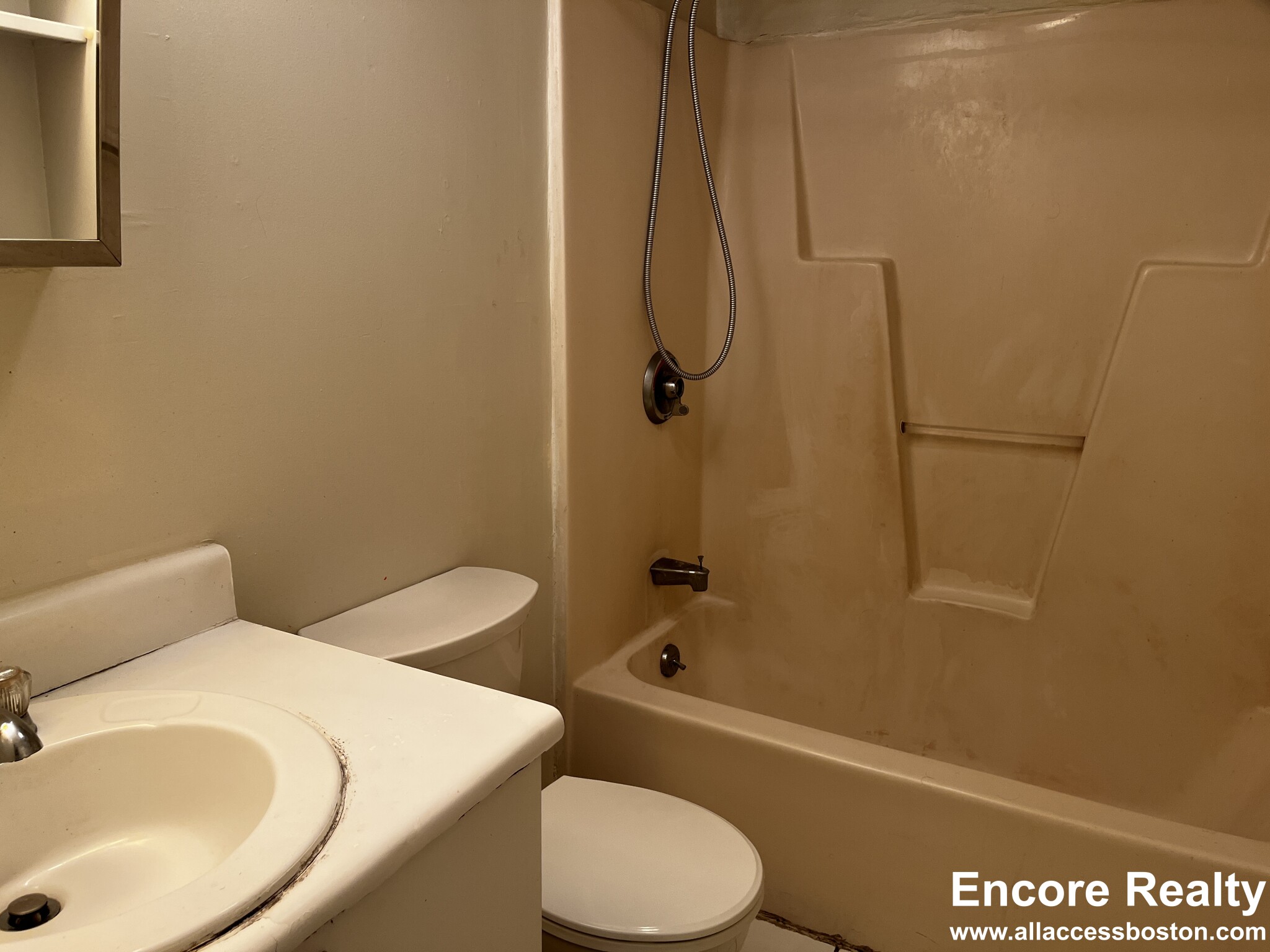 16 Elmer St, Central Square