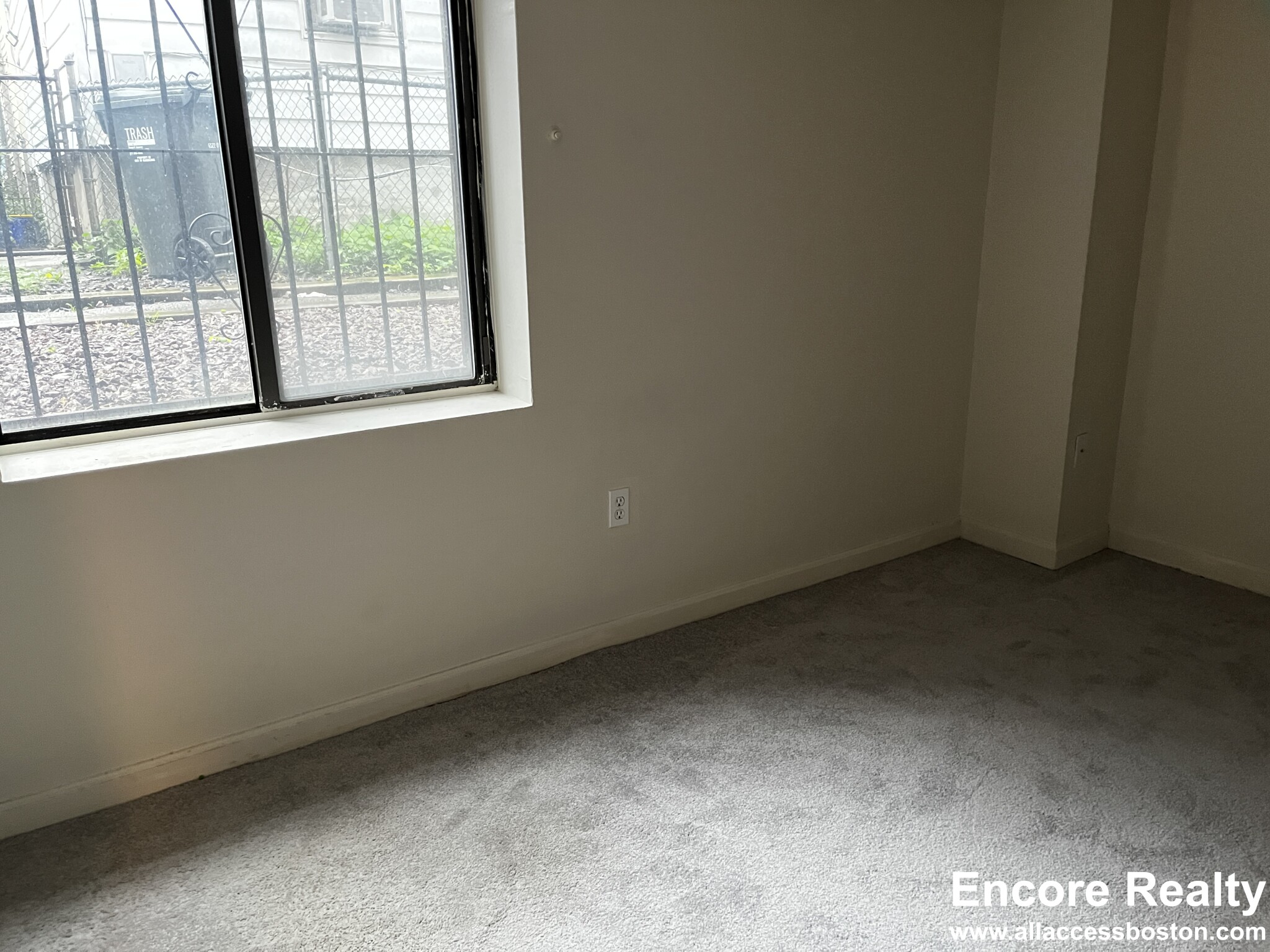 16 Elmer St, Central Square