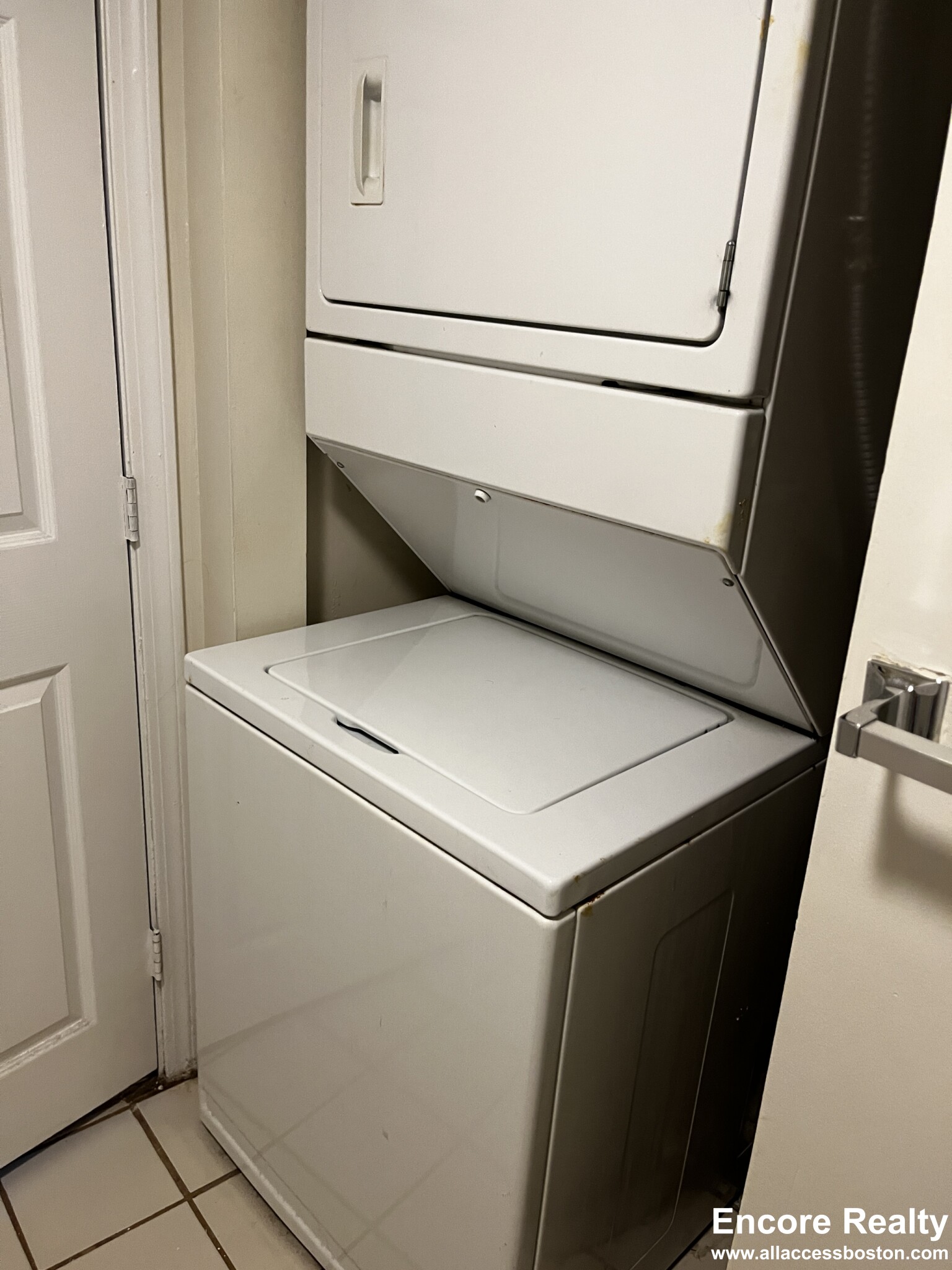 16 Elmer St, Central Square