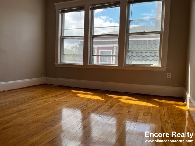 12 Pleasant St, Central Square