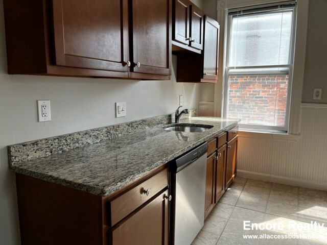 12 Pleasant St, Central Square