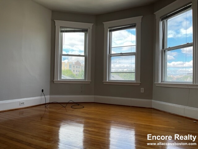 12 Pleasant St, Central Square