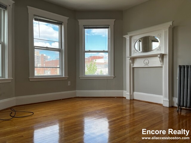 12 Pleasant St, Central Square