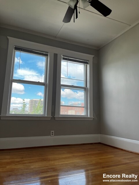 12 Pleasant St, Central Square