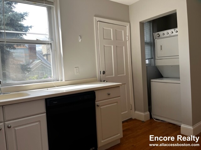 54 Kelly Rd, Cambridgeport