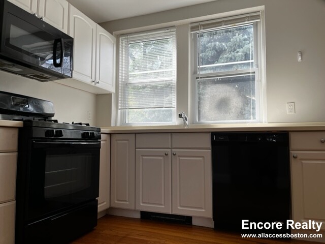 54 Kelly Rd, Cambridgeport
