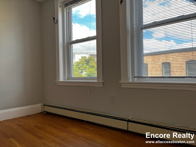 54 Kelly Rd, Cambridgeport