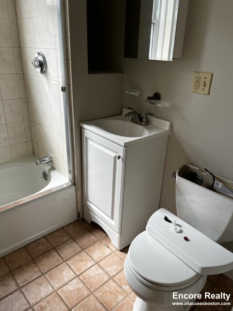 54 Kelly Rd, Cambridgeport