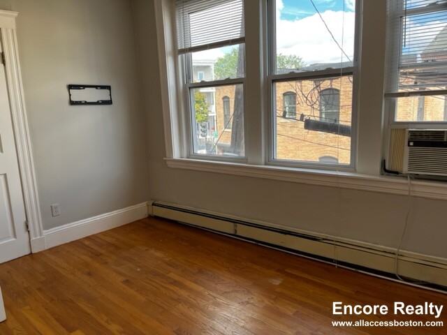 54 Kelly Rd, Cambridgeport