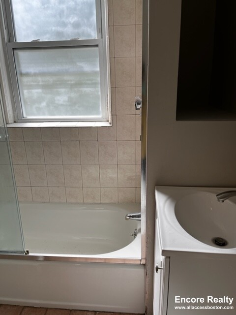 54 Kelly Rd, Cambridgeport