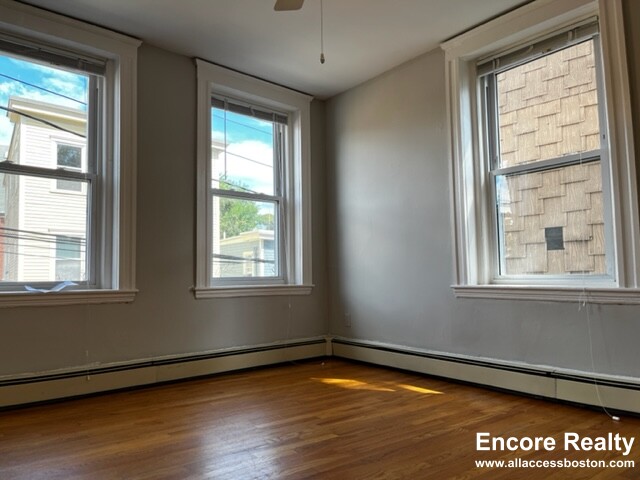 54 Kelly Rd, Cambridgeport