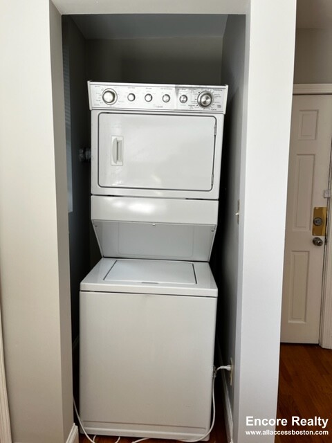 54 Kelly Rd, Cambridgeport