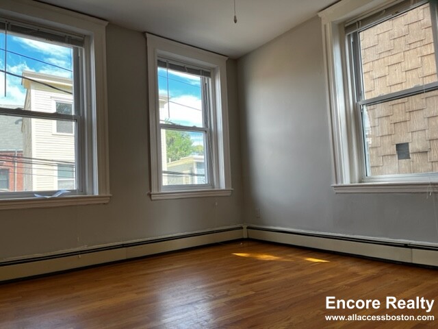 54 Kelly Rd, Cambridgeport