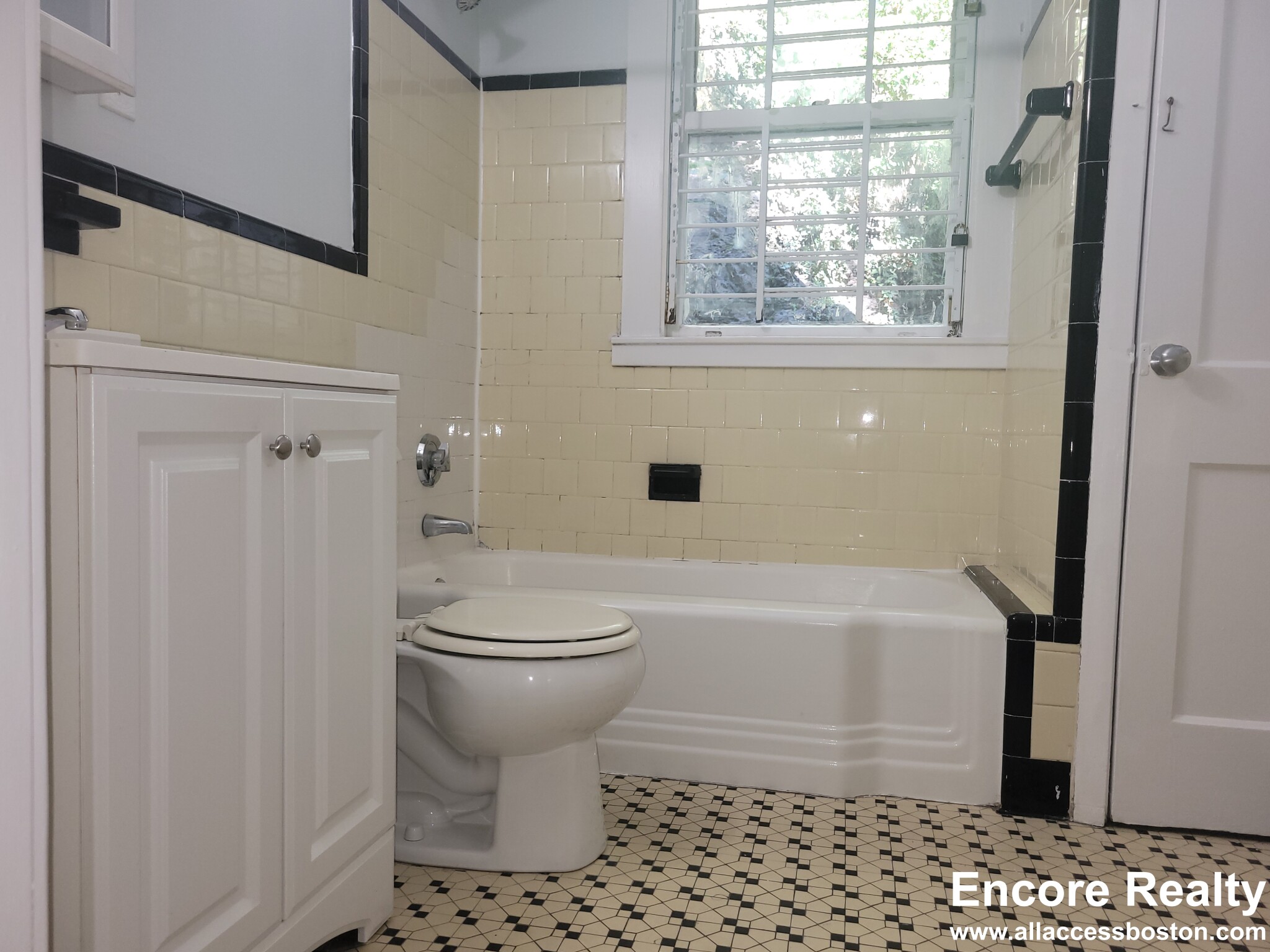 1789 Commonwealth Ave, Brighton