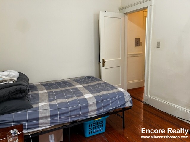 51 Queensberry St, Fenway