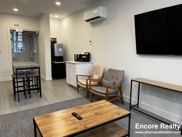 51 Queensberry St, Fenway