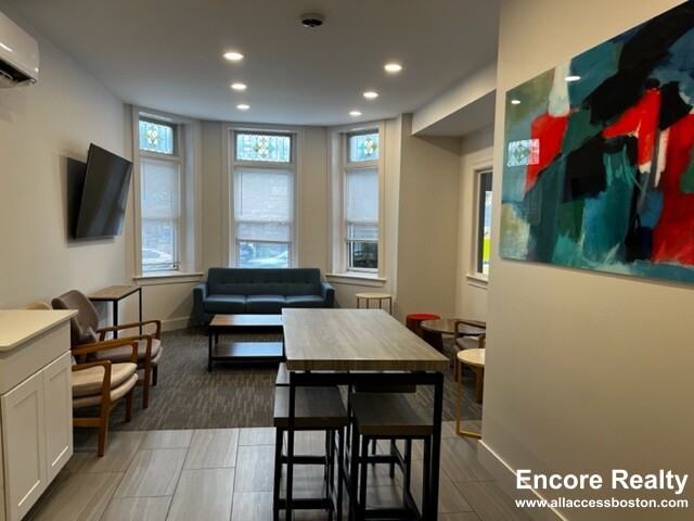 51 Queensberry St, Fenway