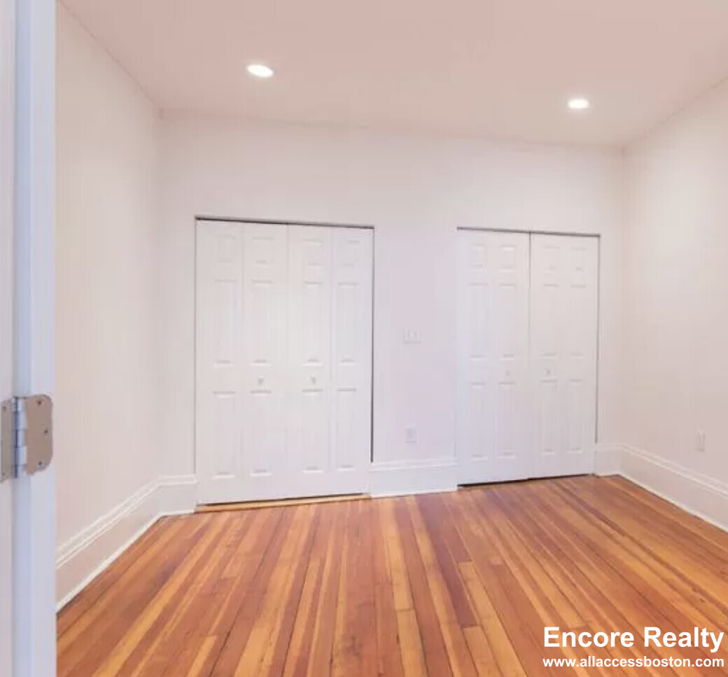 127 Saint Botolph St, South End