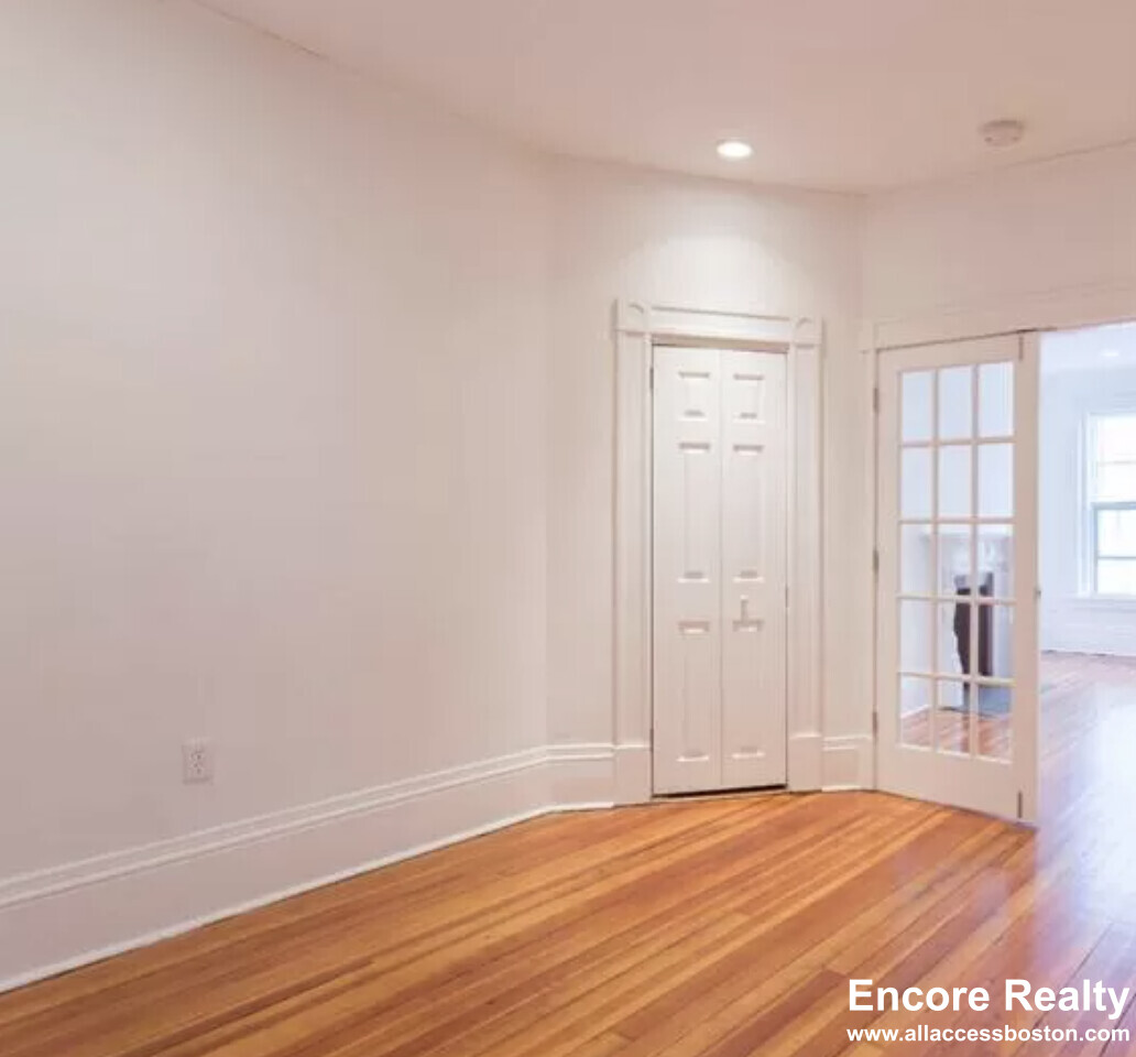 127 Saint Botolph St, South End