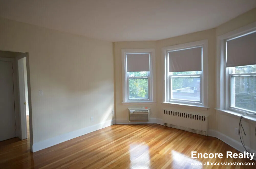 33 Lancaster Ter, Washington Square