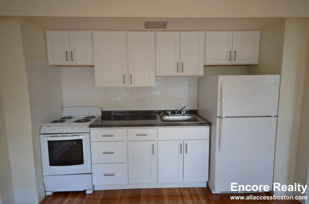 33 Lancaster Ter, Washington Square