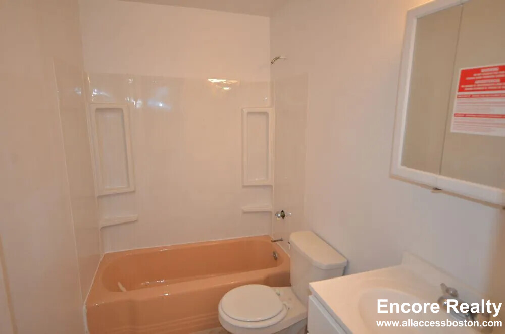 33 Lancaster Ter, Washington Square