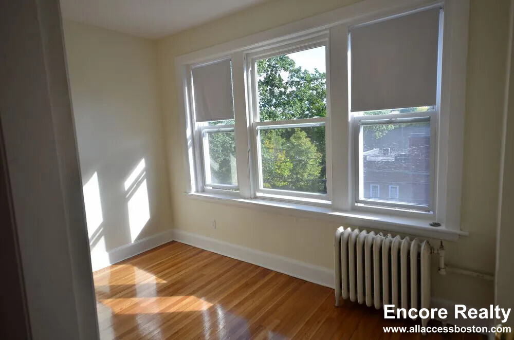 33 Lancaster Ter, Washington Square