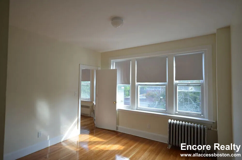 33 Lancaster Ter, Washington Square