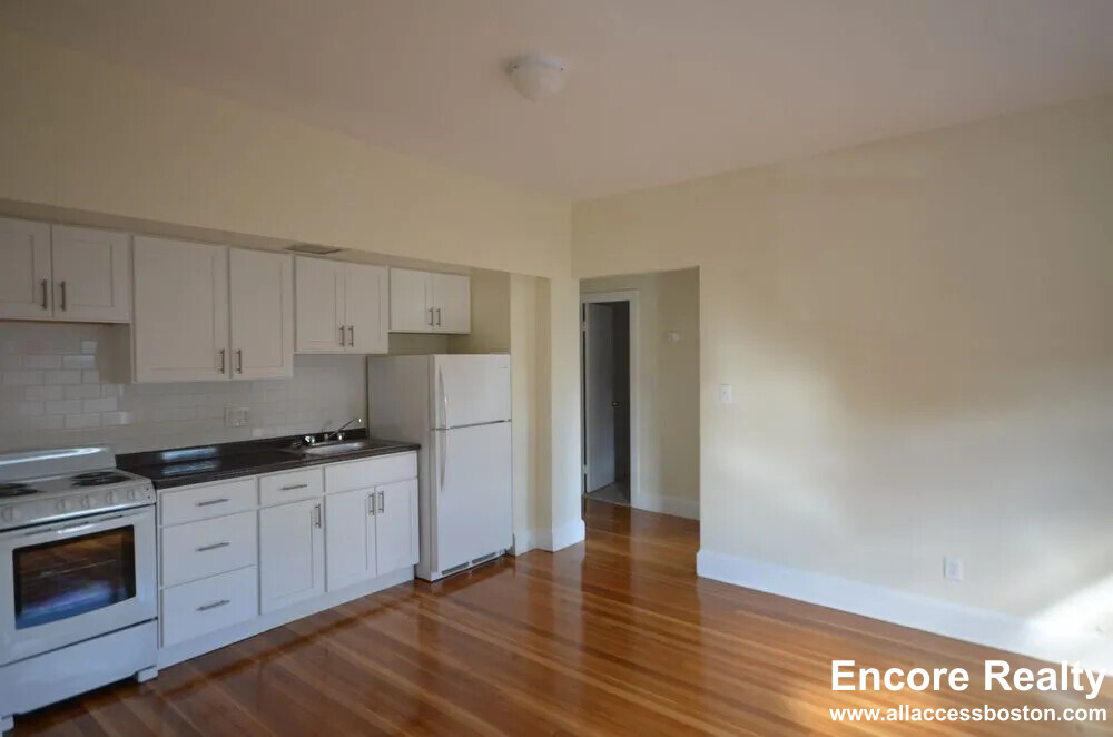 33 Lancaster Ter, Washington Square