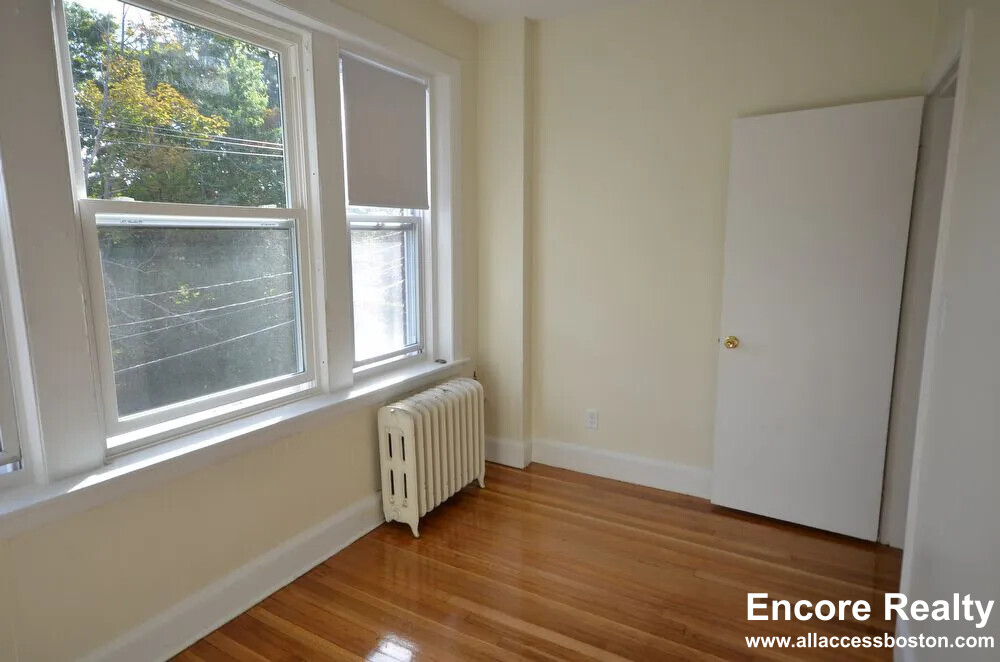 33 Lancaster Ter, Washington Square