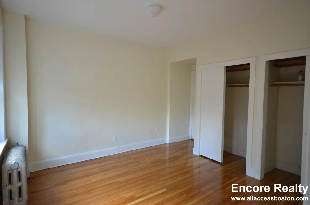 33 Lancaster Ter, Washington Square