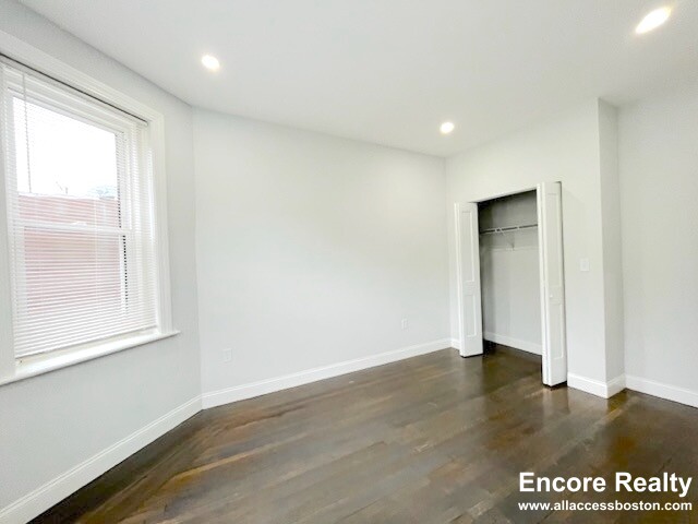 112 Jersey St, Fenway