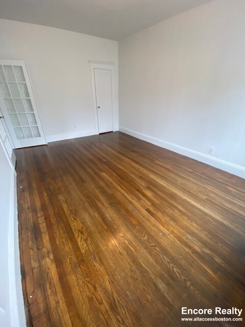 87 Winchester St, Coolidge Corner