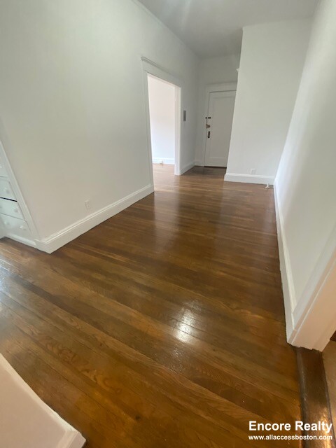 87 Winchester St, Coolidge Corner