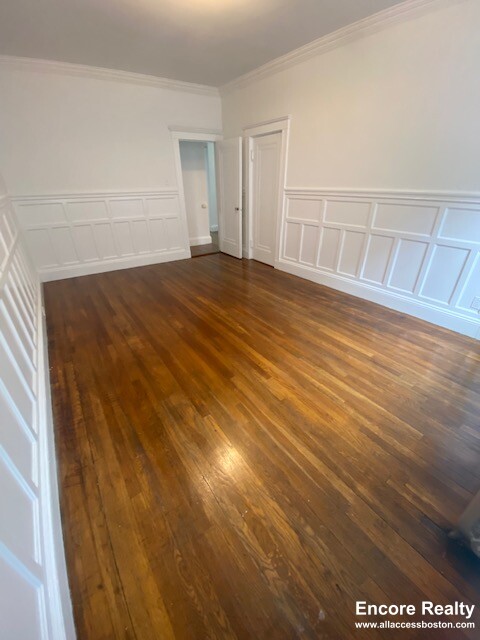 87 Winchester St, Coolidge Corner