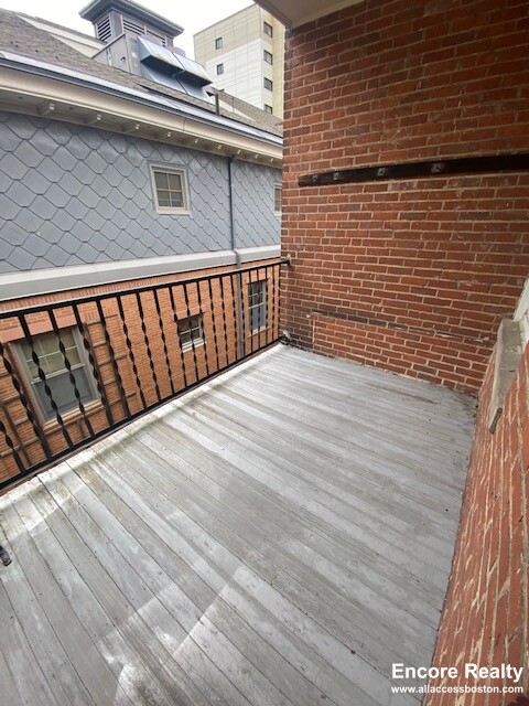 87 Winchester St, Coolidge Corner