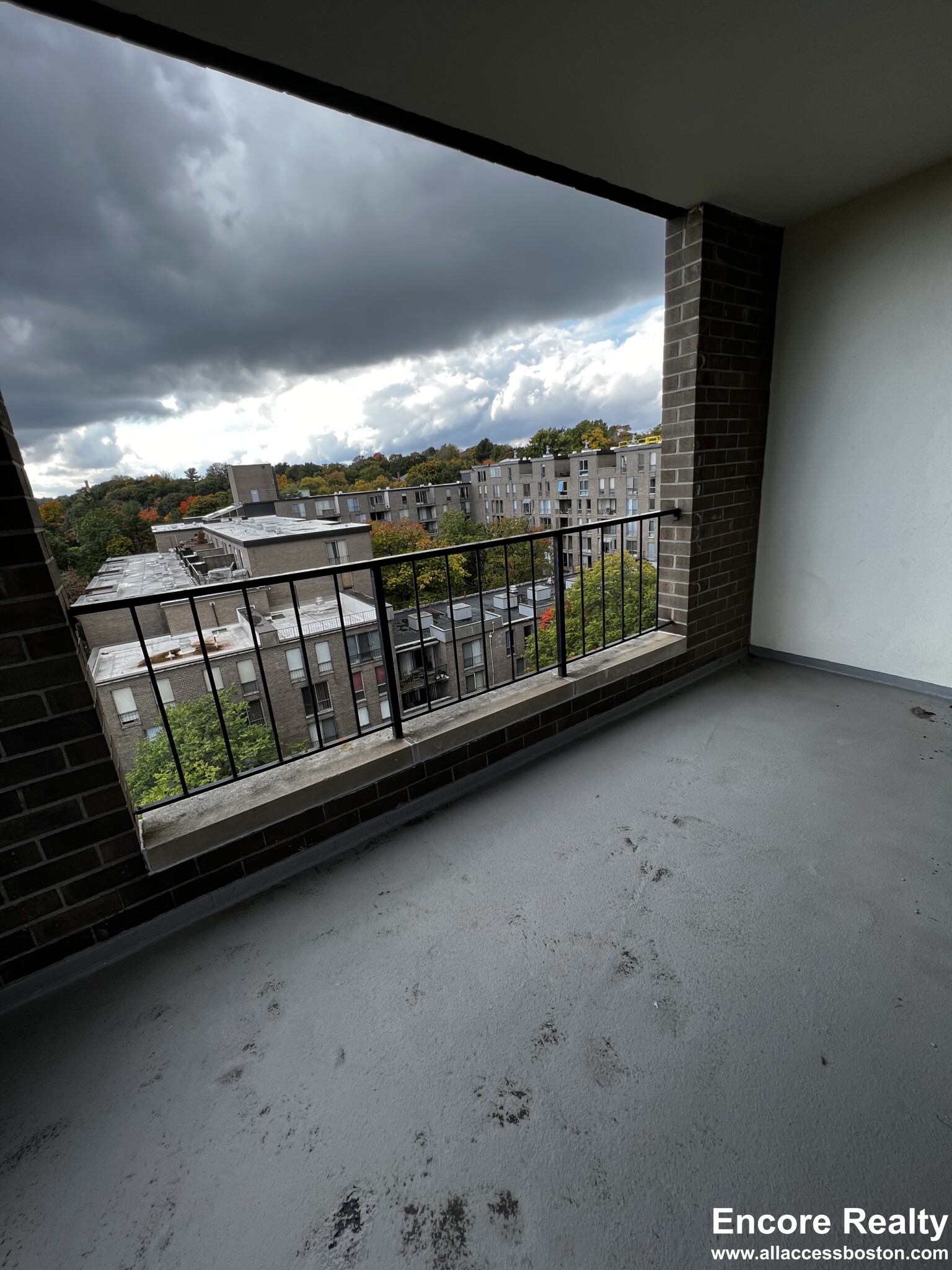 77 Pond Ave, Washington Square