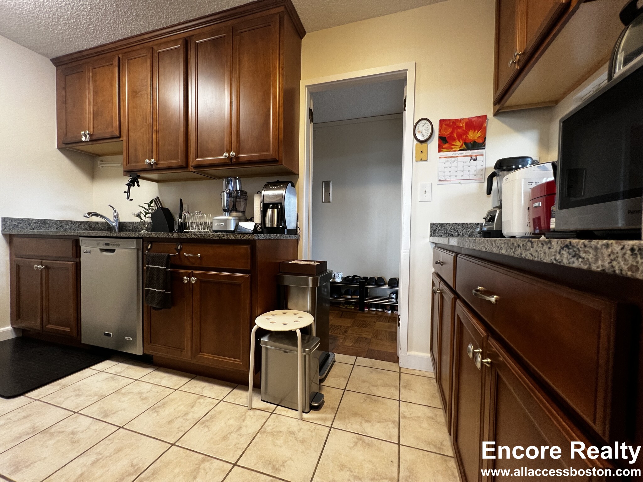 77 Pond Ave, Washington Square