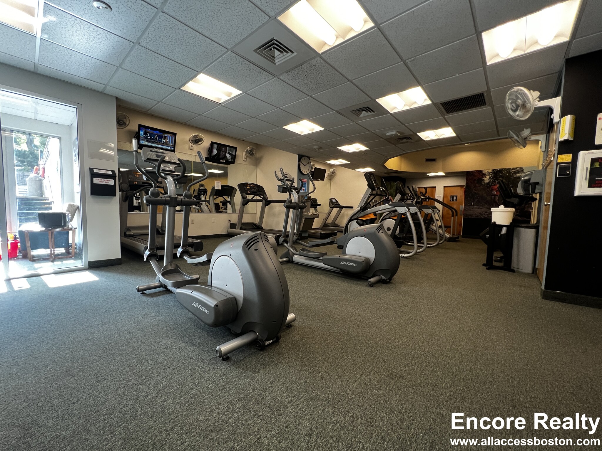 77 Pond Ave, Washington Square