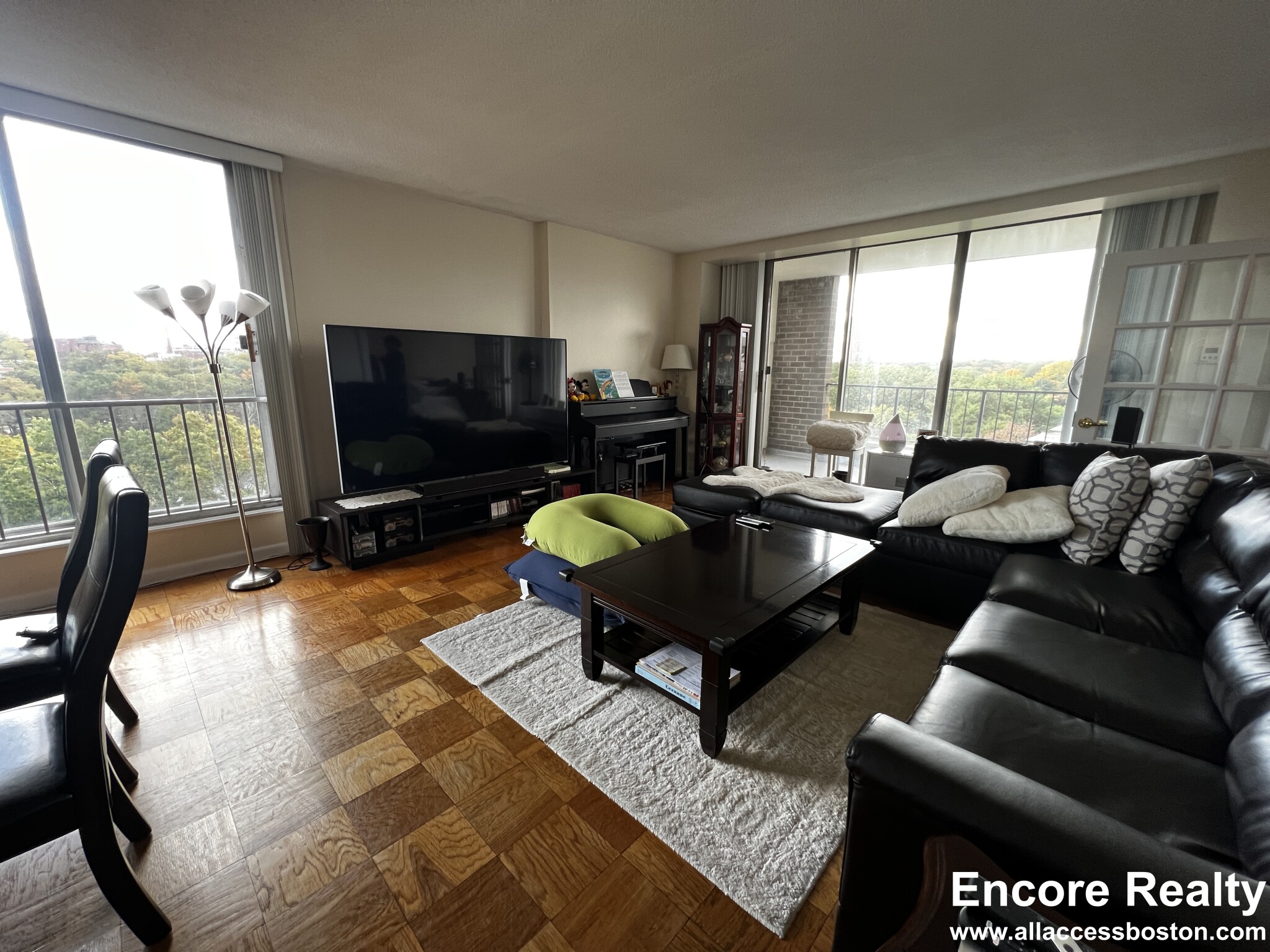 77 Pond Ave, Washington Square