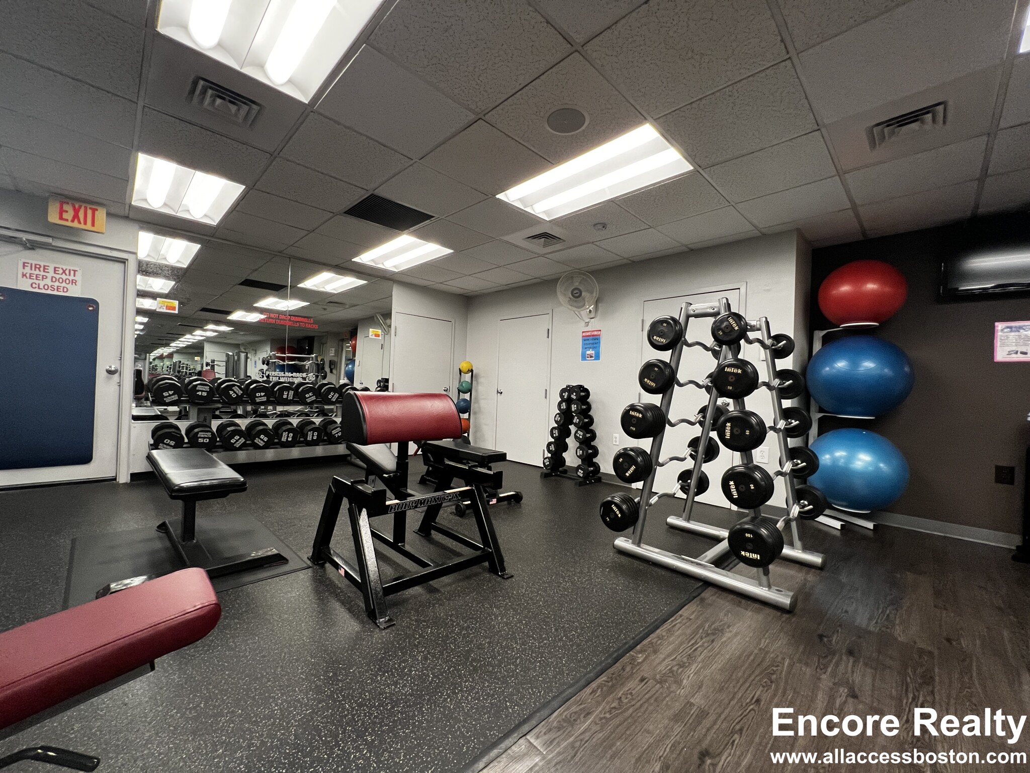 77 Pond Ave, Washington Square