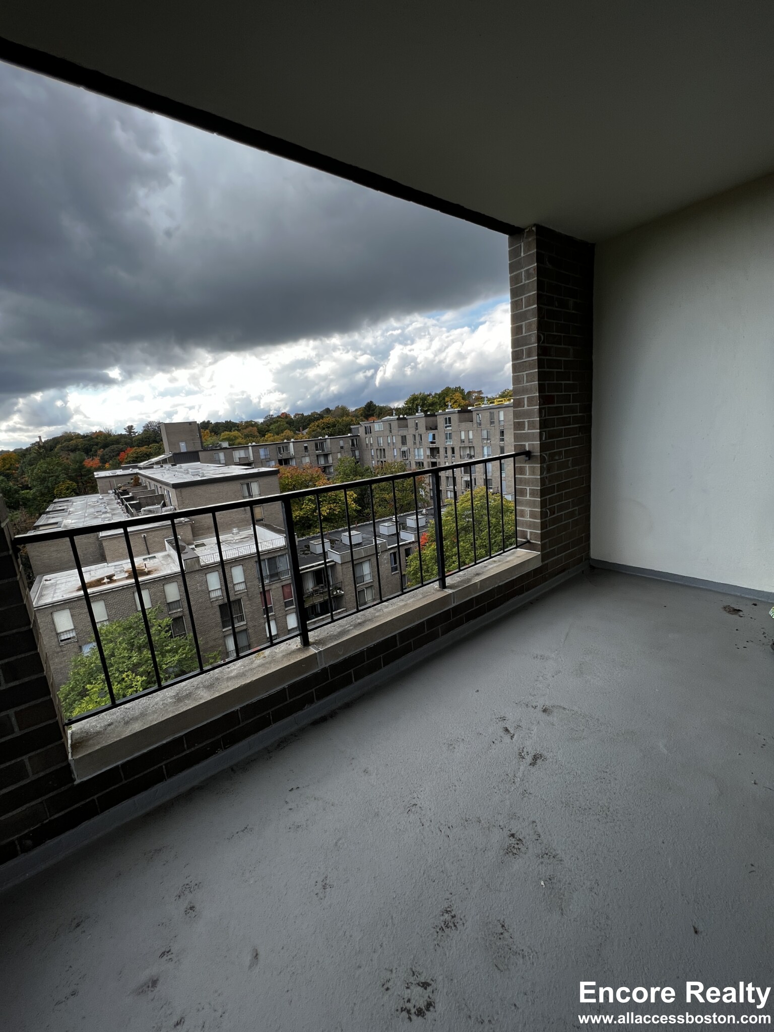 77 Pond Ave, Washington Square