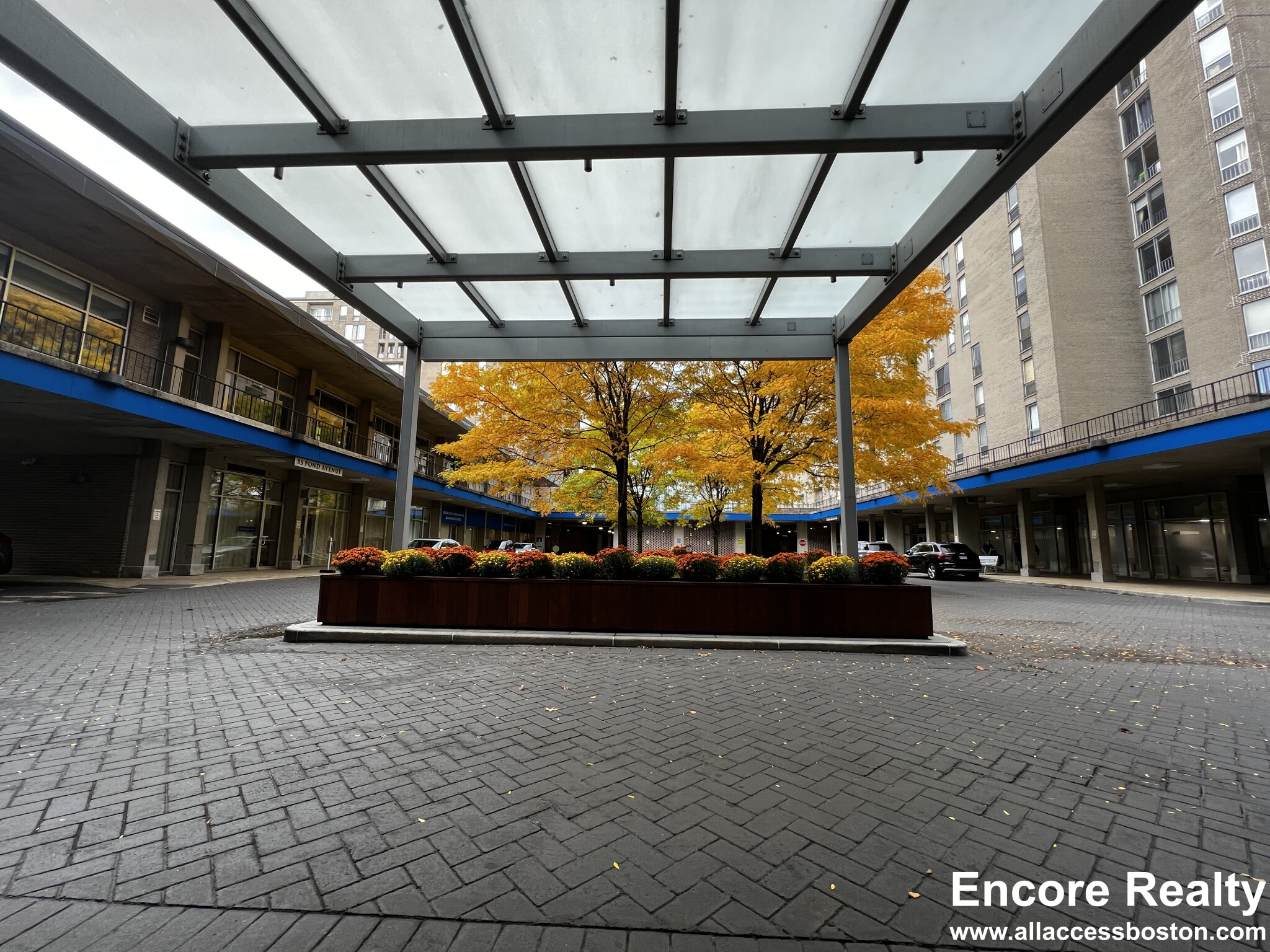 77 Pond Ave, Washington Square