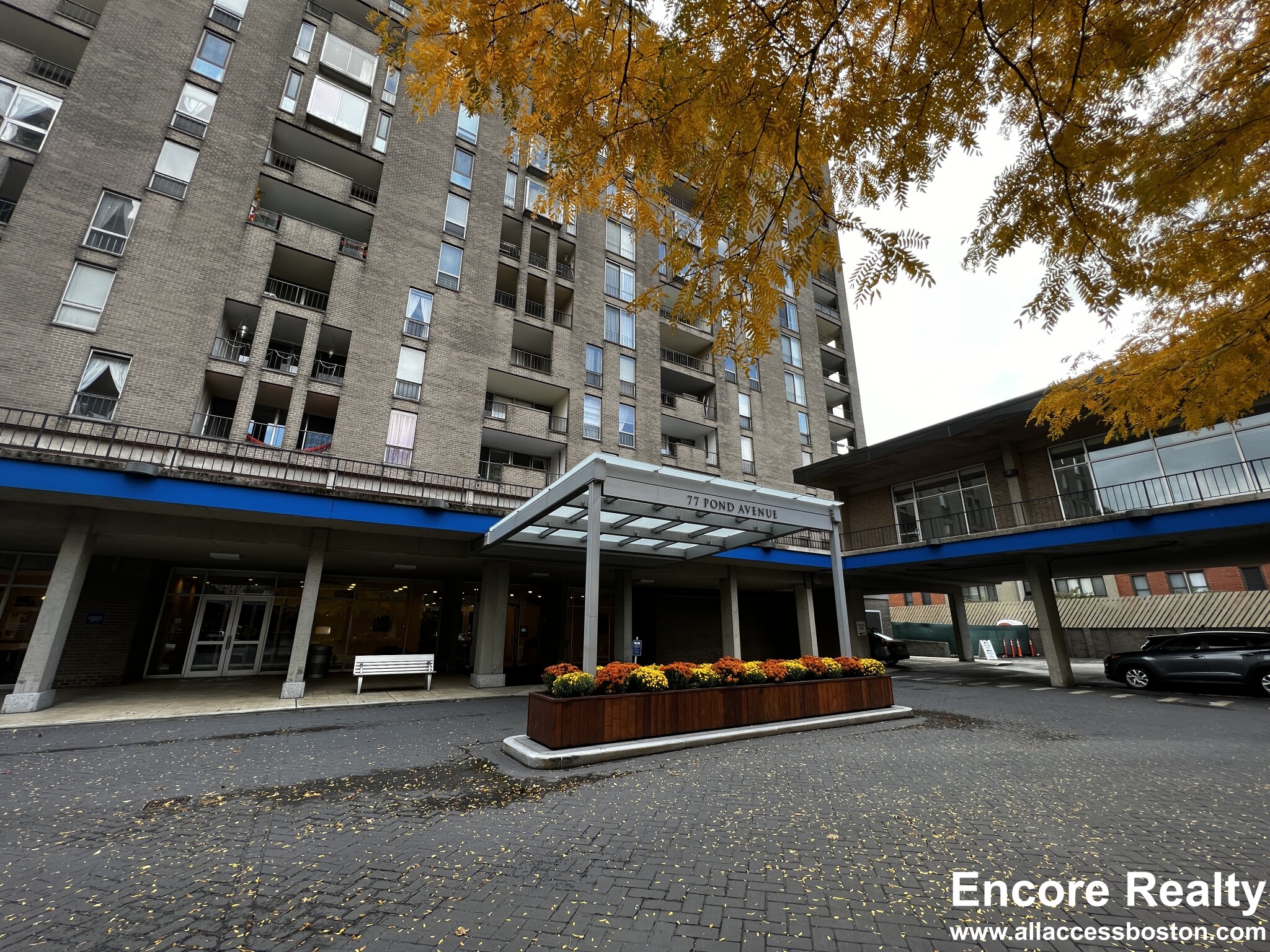 77 Pond Ave, Washington Square