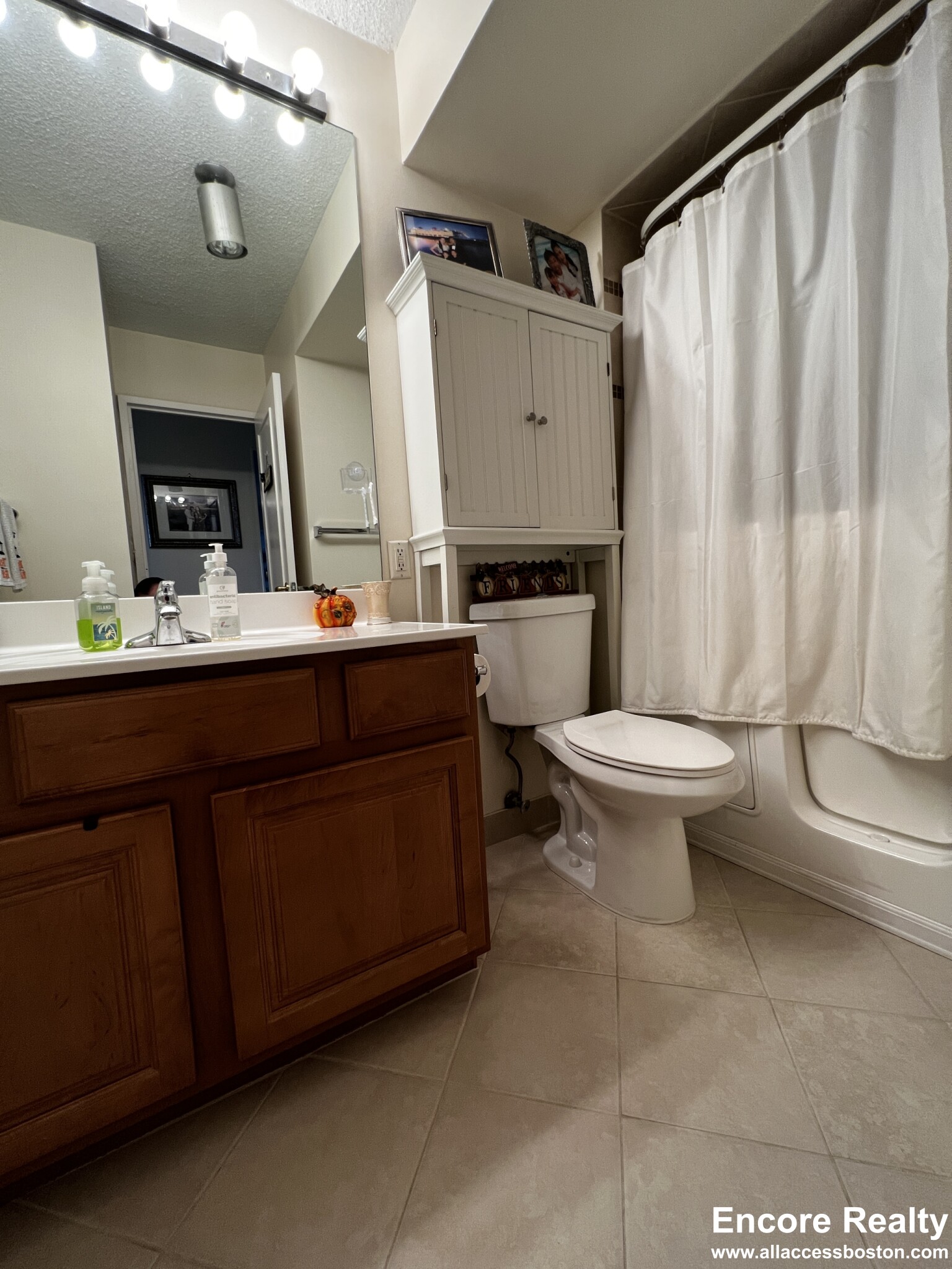 77 Pond Ave, Washington Square