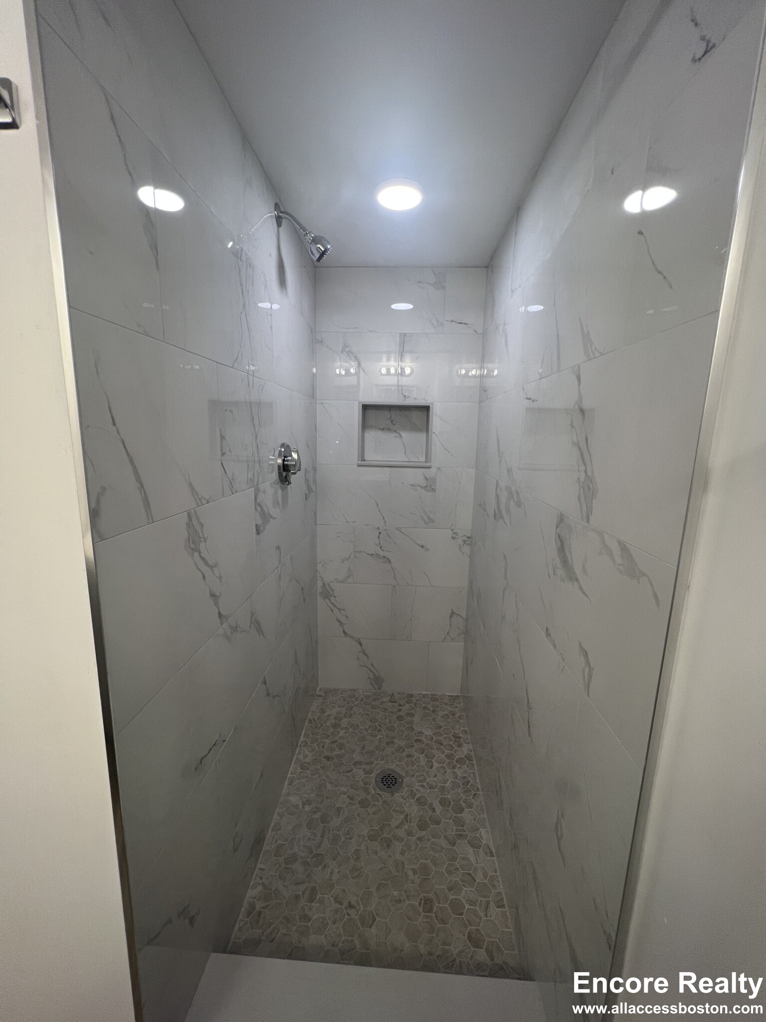 376 Riverway, Mission Hill